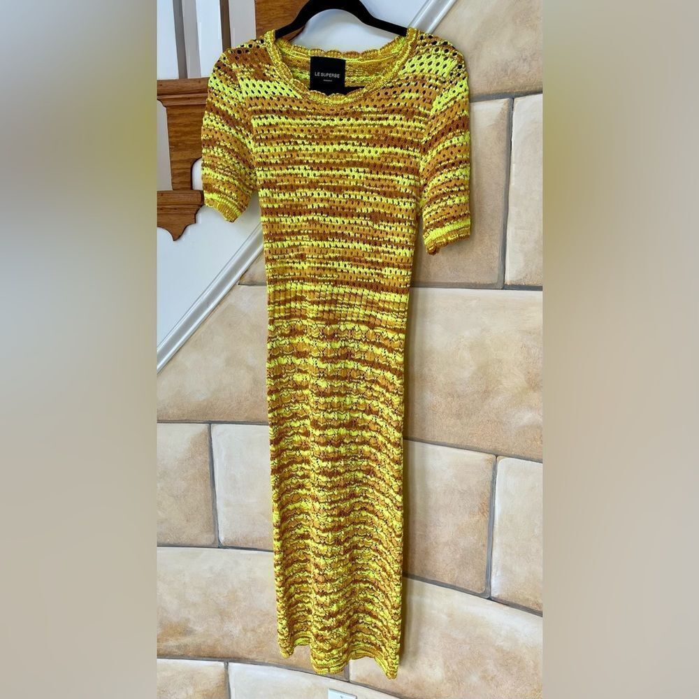 Le superbe yellow knitted midi dress